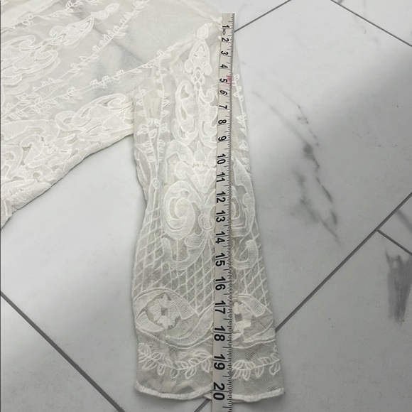 Tristan Cream Sheer Lace Blouse 3/4 Sleeve Round Neck Button Down Back Size S - Picture 13 of 16